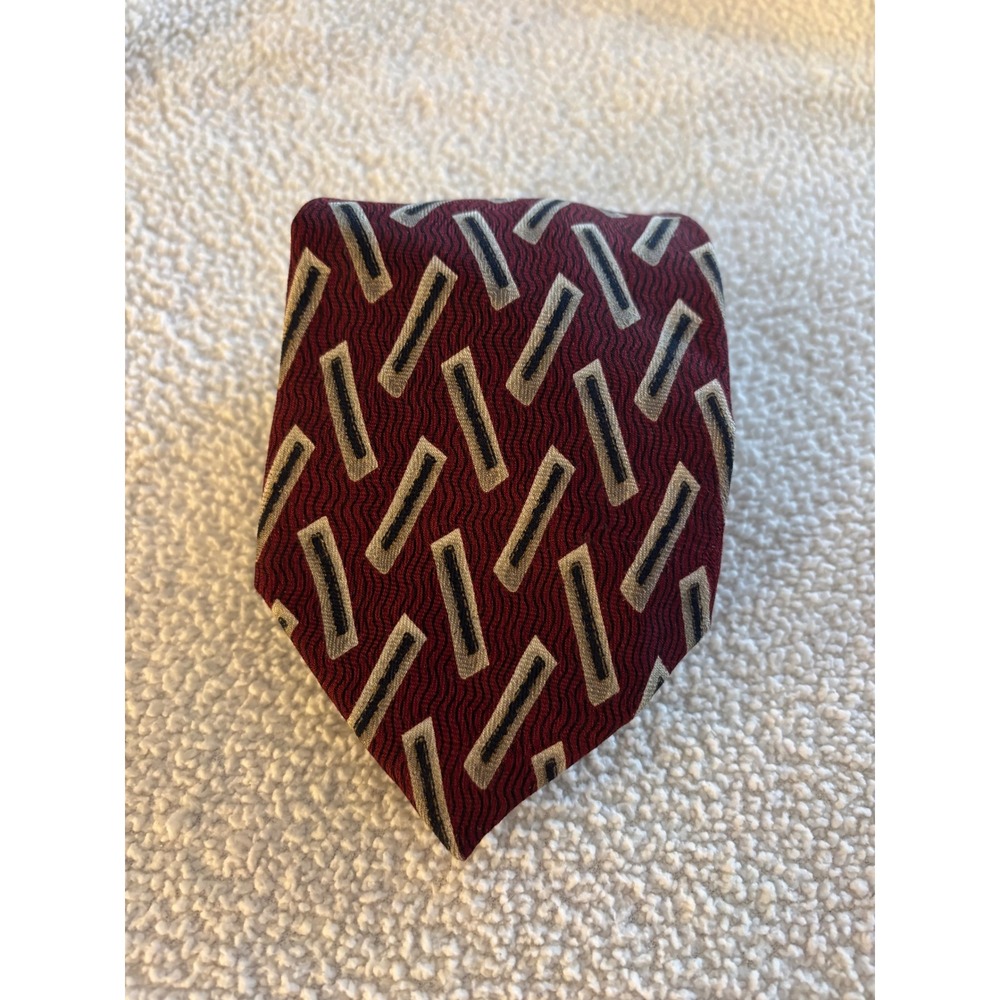 Roundtree & Yorke Neck Tie Silk Burgundy Geometric Business Career